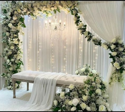 Wedding Decorations Diy Centerpiece, Nikah Decor, Reception Stage Decor, Wedding Stage Decor, Wedding Background Decoration, Simple Wedding Decorations, Wedding Stage Design, Desi Wedding Decor, Wedding Planning Decor