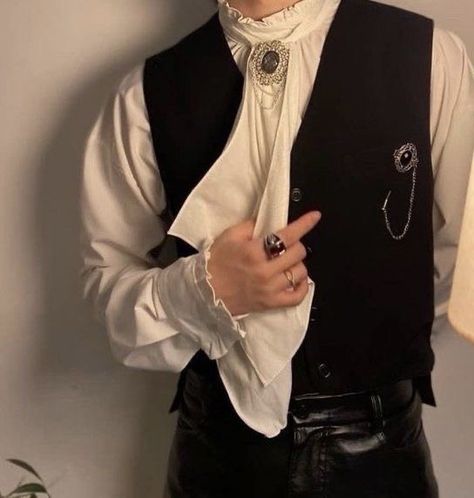 Victorian Aesthetic Outfit Male, Swan Boat, Style Androgyne, Moda Medieval, Medieval Outfit, Vampire Clothes, Dr Closet, Victorian Aesthetic, Formal Outfits