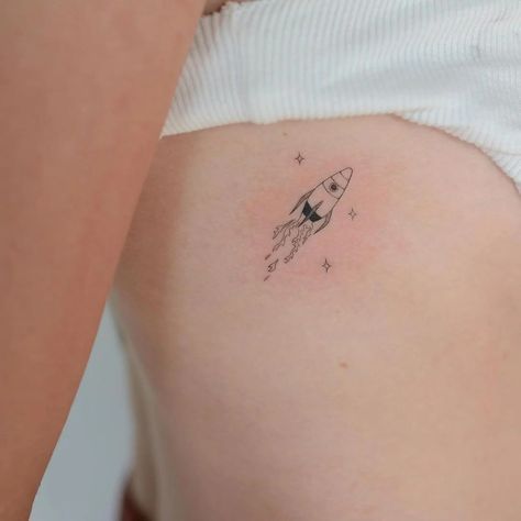 Rocket Ship Tattoo Simple, Tiny Rocket Ship Tattoo, Rocket Man Tattoo, Small Rocket Tattoo, Rocket Tattoo Design, Rocketship Tattoo, Rocket Ship Tattoo, Spaceship Tattoo, Rocket Tattoo