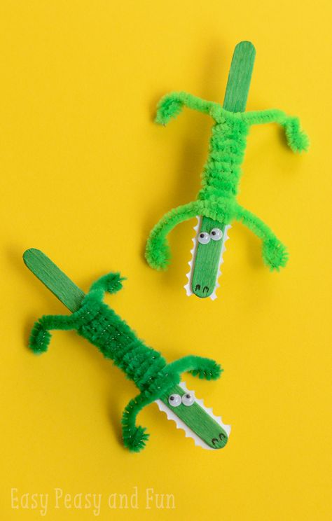 Craft Stick Crocodile Craft Ice Lolly Stick Crafts, Pipe Cleaner Crafts, Kunst For Barn, Crocodile Craft, Zoo Animal Crafts, Animal Crafts For Kids, Cheap Crafts, Aktivitas Montessori, Popsicle Stick Crafts