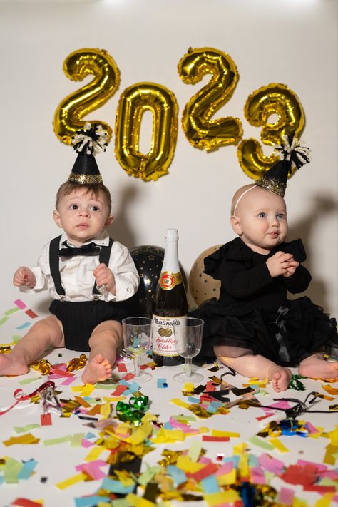 Photoshoot of two babies for New Year’s Eve New Year Baby Photoshoot 2024, Nye Baby Photoshoot, January Photoshoot Ideas Kids, New Years Toddler Photoshoot, January Baby Monthly Photo Ideas, Baby New Year Photoshoot, New Years Photoshoot Kids, New Year Baby Pictures, Baby Nye Photos