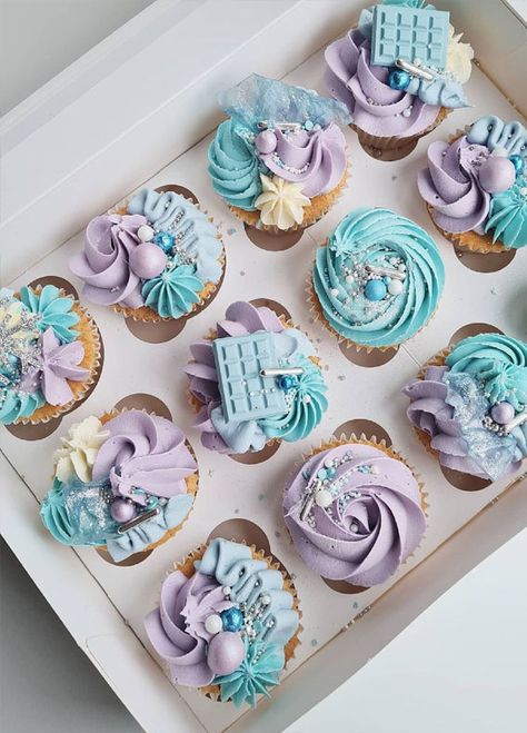 Cupcake Ideas For Wedding, Frozen Sweets Table Ideas, Blue Purple And White Cupcakes, Frozen Cupcakes Ideas, Cupcake Decorating Ideas Creative, Elsa Cupcakes Ideas, Purple And Blue Cupcakes, Frozen Cupcake Ideas, Pretty Cupcakes Ideas Birthday