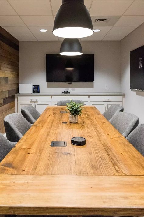 Small Conference Home Conference Room Ideas, Office Space Conference Room, Conference Room With Kitchenette, Best Conference Room Design, Office Interior Design Conference Room, Conference Rooms Creative, Cute Conference Room, Conference Room Ideas Office, Conference Room Chandelier