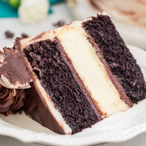 Stuffed Cake, Sugar Spun Run, A Slice Of Cake, Slice Of Cake, Cupcake Recipes Chocolate, Classic Cheesecake, Cheesecake Cake, Dark Chocolate Cakes, Chocolate Cream Cheese