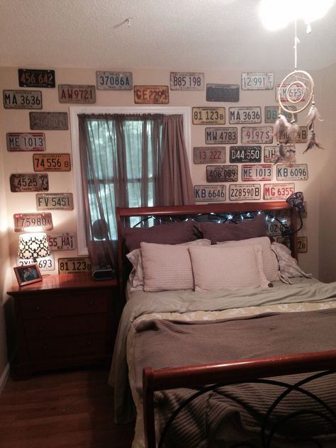 License Plate Ideas Decor, License Plate Room Decor Aesthetic, License Plate Bedroom Decor, Cute Western Bedroom Ideas, Hanging License Plates On Wall, License Plates On Wall, License Plate On Wall, License Plate Wall Decor Bedroom, Vintage License Plates Decor Wall Art