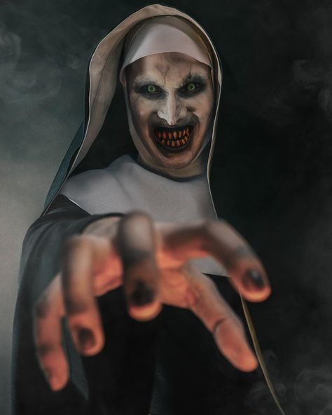 The Nun Artwork, Scary Nun Photoshoot, Gothic Horror Monsters, Conjuring Nun, The Nun Movie, Horror Pic, The Nun Valak, Scary Nun, Horror Movie Night