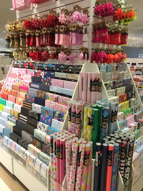 Party Supply Store Display, Gift Shop Interiors Display, Gift Shop Interior Design Ideas, Party Supply Store Business, Gift Store Design Interior, Gift Store Display Ideas, Stationery Store Design Ideas, Mr Diy Store, Gift Shop Interior Design