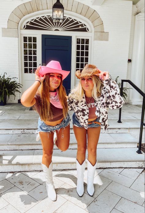 Rodeo Spirit Week Outfit, Cowboy Fnl Theme, Spirit Week Western Day, Rodeo Football Theme Outfits, Western Outfits Spirit Week, Cowboy Sorority Theme, Sorority Outfits Spirit Week, Cowboy Football Game Outfit, Cowgirl Spirit Week Outfit