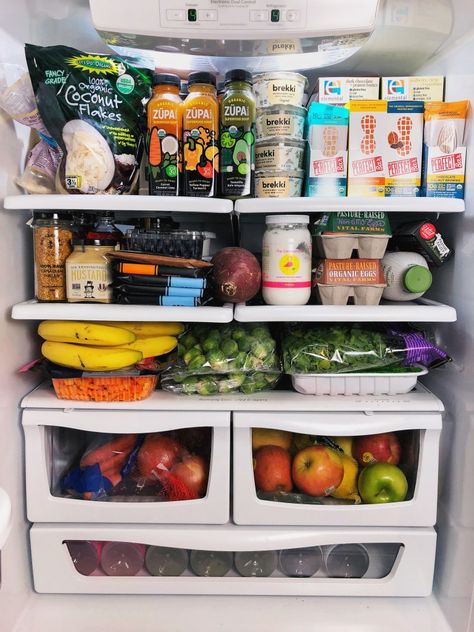 Healthy Kitchen: What Staples I Always Have in My Fridge - rachLmansfield Healthy Fridge, Clean Eating For Beginners, Clean Eating Recipes For Dinner, Clean Eating Breakfast, Clean Eating Meal Plan, Healthy Kitchen, Recipes For Beginners, Clean Eating Snacks, Clean Eating Recipes