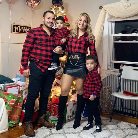 Family Matching Outfits Christmas, Christmas Attire For Family, Mom And Son Christmas Outfits, Santa Picture Outfits, New Years Family Outfits, Matching Thanksgiving Outfits Family, Christmas Outfits Couples, Christmas Family Outfit Ideas, Pictures With Santa Outfits