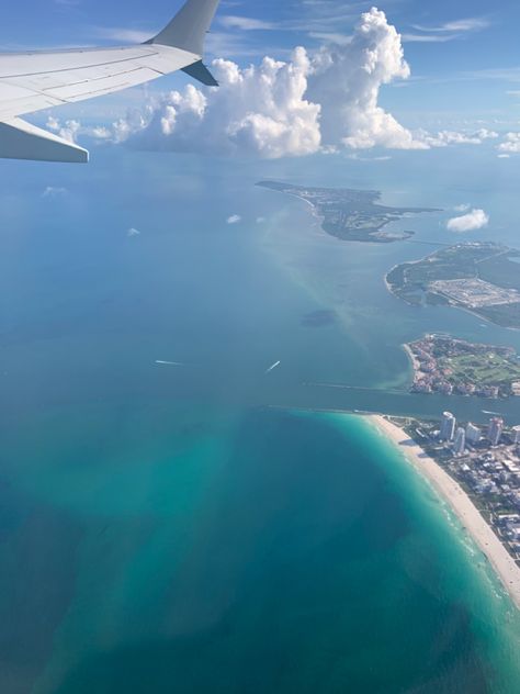 #airplane #plane vacation aesthetic miami florida beach summer Miami Florida Aesthetic, Plane Vacation, Plane Pics, Pic Mood, Aesthetic Miami, Manifesting Board, Miami Trip, Plane View, Florida Aesthetic