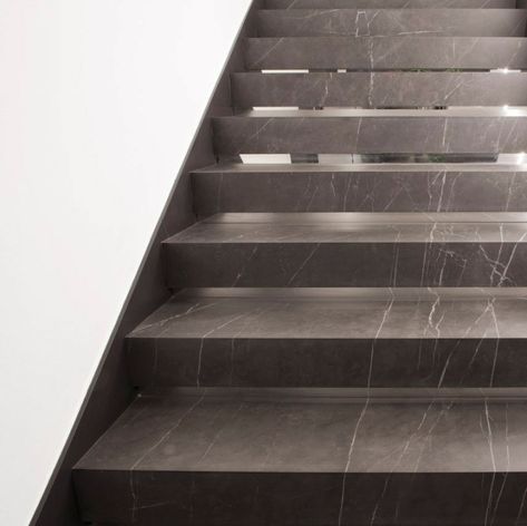 Marmi Maximum in Pietra Grey - Diary of a Tile Addict "The tiles themselves are stunning imitations of marble with unique veins and intricate details." #GranitiFiandre #marbleeffect Gray Marble Stairs, Grey Marble Stairs, Black Marble Stairs, Grey Staircase, Armani Grey Marble, Grey Stairs, Duplex Stairs, Pietra Gray Marble, Pietra Grey Marble