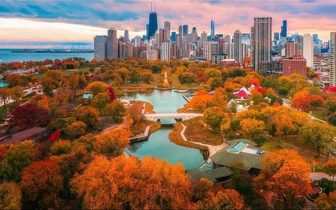 @shimmycastlephotography: Lincoln Park and downtown Chicago make quite the pair DJI Mavic Pro 2 1/20 sec at f/4, ISO 100