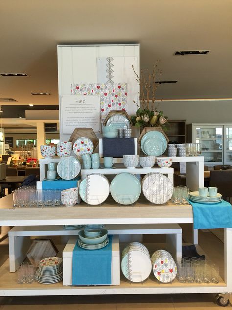 Freedom Glynde. Mass table display 2015. Visual Merchandising Displays Table, Store Table Display, Product Display Table, Homeware Display, Crockery Display, Tableware Display, Housewares Store, Retail Design Display, Retail Store Display