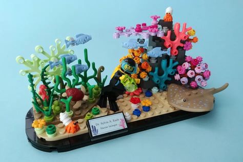 Lego Fish Tank Decorations, Lego Aquarium Ideas, Fun Lego Builds, Lego Things To Build, Lego Fish Tank, Lego Ocean, Lego Aquarium, Lego Fish, Lego Zoo