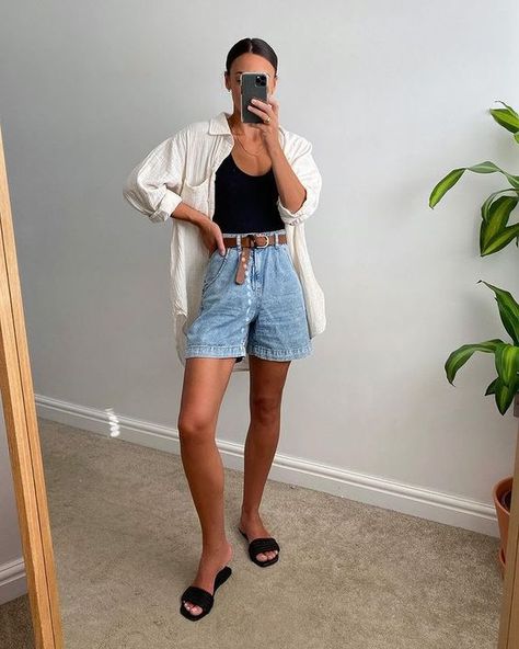 Denim Shorts Outfit Summer, Outfits Sommer, Look Con Short, Denim Shorts Outfit, Summer Shorts Outfits, Necklace Ring, Outfits Verano, Long I, Summer Fashion Outfits