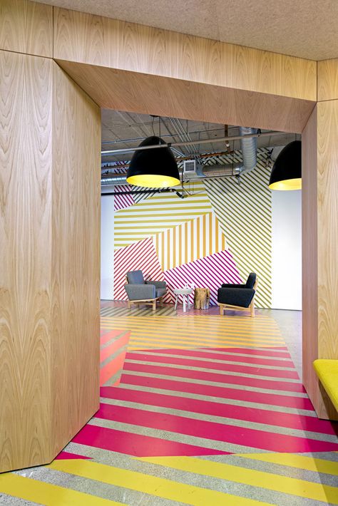 Interior Design Idea - This office design has a colorful geometric pattern that flows from the wall to the floor, and is inspired by the colors of the tulip fields in the Netherlands. Floor Graphics, Fun Office, Famous Interior Designers, Corporate Interiors, Office Office, Happy Design, Workplace Design, Design Magazine, Commercial Interior Design