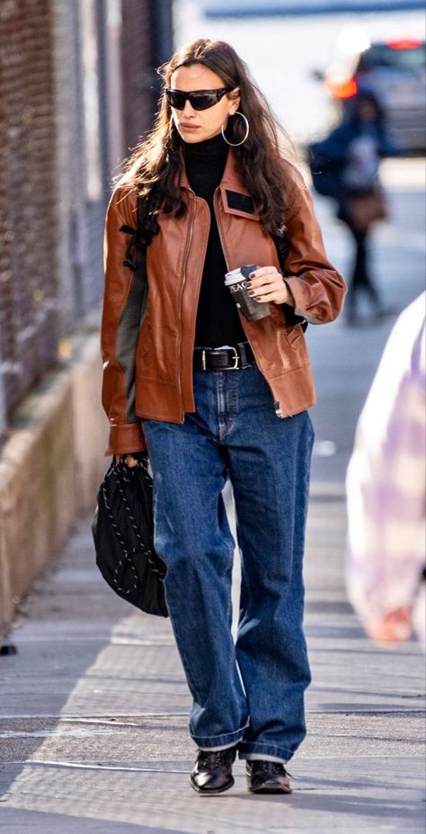 Winter Outfits Streetstyle, 90s Celeb Street Style, Emrata Fall Style, Model Off Duty Style 90s Fall, Irina Shayk Street Style 2023, Model Street Style 2023, Fall Aesthetic Outfit 90s, 2023 Fall Street Style, Skirt Over Pants Outfits Street Styles