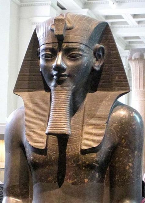 Amenhotep IIB’s successor, Thutmose IV was actually a younger brother. No one knows who his older brother was but it is assumed he was bested by his brother.   *coughs* so like Kai? Starověký Egypt, Amenhotep Iii, Egyptian Artifacts, Egyptian Pharaohs, Luxor Egypt, Egypt History, Ancient Origins, Egypt Art, King Tut