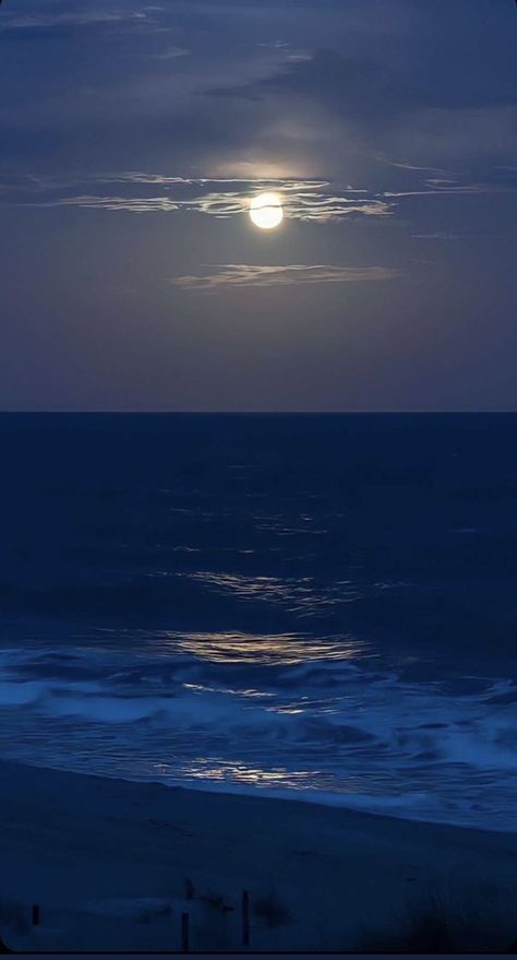 Blue Homescreen Wallpaper, Music Meditation, Ocean Aesthetic, Fotografi Vintage, Sleep Music, Ocean Wallpaper, Iphone Wallpaper Themes, Beach Wallpaper, Night Aesthetic