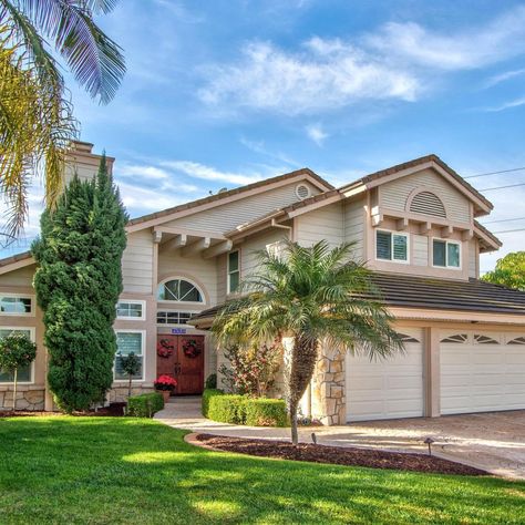 Best Places to Buy a Home in San Diego Nice Big Houses, San Diego Attractions, San Diego Neighborhoods, Moving To San Diego, California Towns, Two Bedroom House, 6 Bedroom House, San Diego Living, San Diego Real Estate