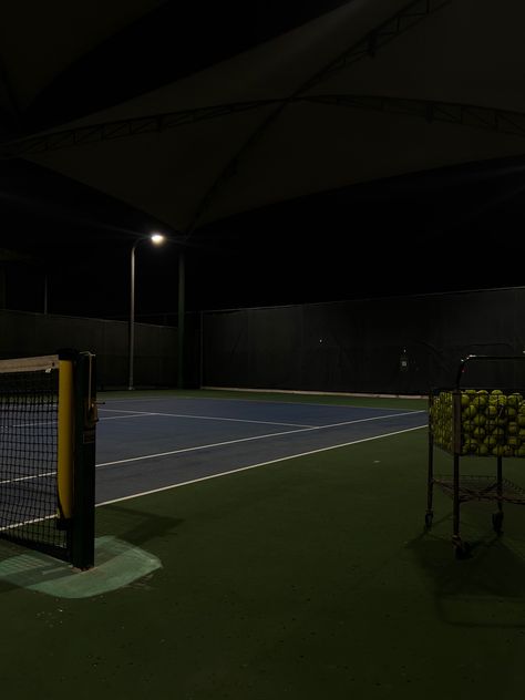 Pro Tennis Aesthetic, Tennis Court Aesthetic, Valeria Core, Night Tennis, Lorde Aesthetic, Tennis Vibe, Tennis Court Photoshoot, College Tennis, Tennis Aesthetic