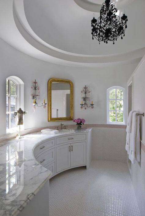 Amazing girls' bathroom with curved walls and round ceiling accented with black chandelier Circular bathroom design with curved vanity Houston Interior Designers, Curved Wall, Round Ceiling, Curved Walls, Gorgeous Bathroom, Home Luxury, Girls Bathroom, Dream Bathrooms, Beautiful Bathrooms