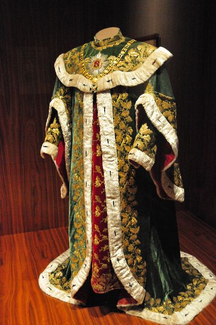 Ceremonial robe of a Knight of the Order of St. Stephen -  Austrian Imperial Treasury, Vienna Medieval Clothing Royal, Imperial Clothing, Medieval Fantasy Clothing, Royal Cape, Magic Clothes, St Stephen, Cape Fashion, King Outfit, Armagh