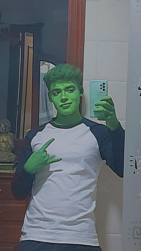 Guys Halloween Costumes Aesthetic, Makeup Looks Masc, Beast Boy Makeup, Guy Halloween Makeup, Beastboy Cosplay, Halloween Costumes Men Aesthetic, Male Costume Ideas, Male Halloween Costumes, Beast Boy Costume