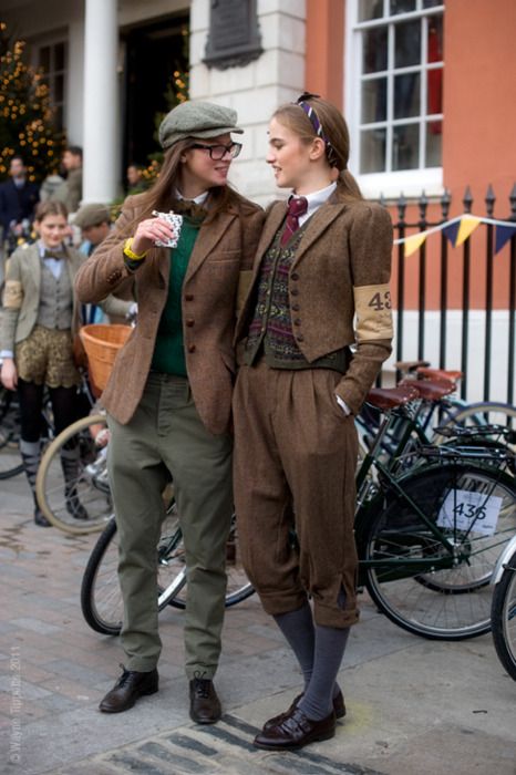 neoretro:    via Streetstyle Aesthetic Dandy Look, Tweed Ride, School Swag, Tweed Run, Dandy Style, For School, Cycle Chic, Tomboy Outfits, Mode Casual