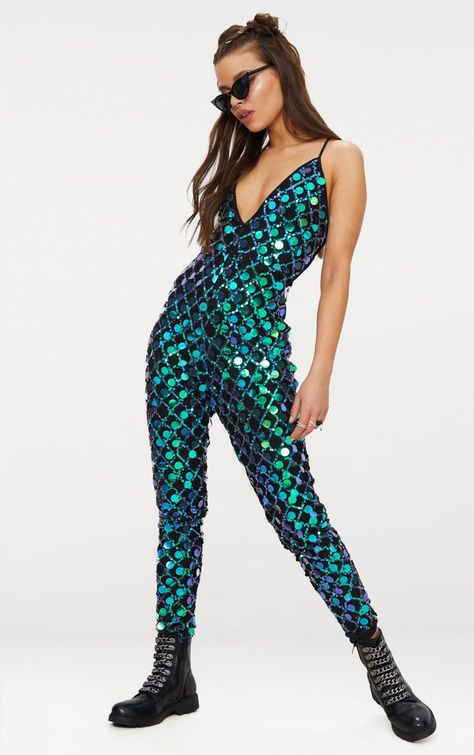 10 Killer New Years Eve Outfits to Ring in the New Year - The Candy Lei Harry Styles Concert Outfit Ideas, New Years Eve Outfits Casual, Harry Styles Concert Outfit, Outfit Jumpsuit, Festival Attire, Festival Clothes, Dc Fashion, Festival Inspo, Harry Styles Concert