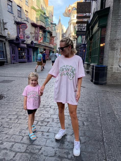 Cute Orlando Outfits, Matching Universal Outfits, Universal Studios Outfit Family, Harry Potter World Outfit Summer, Universal Outfits Women, Universal Studios Orlando Outfit Summer, Cute Outfits For Universal Studios, Orlando Outfits Summer, Universal Studios Outfits Women