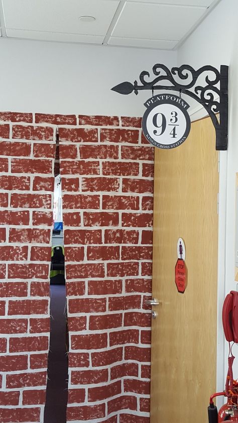 Harry Potter Theme Decoration Ideas, Diy Platform 9 3/4 Sign, Harry Potter Platform 9 3/4 Diy, Diy Platform 9 3/4, 9 And 3/4 Harry Potter Sign, Platform 9 3/4 Printable, Harry Potter Platform 9 3/4, Diy Hogwarts Decorations, Harry Potter Theme Decor