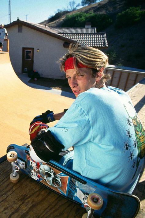 80s Skater Aesthetic, Skater Photoshoot, Tony Hawk Skateboard, Skater Guy, Skater Core, 80s Skater, Old School Skateboards, Skate Punk, Skateboard Aesthetic