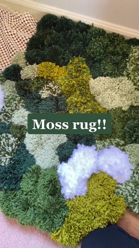 Diy Moss Bath Mat, Diy Moss Mat, Rock Rug Diy, Diy Tufted Moss Rug, Moss Yarn Rug, Crochet Moss Rug Pattern, Latch Hook Moss Rug, Nerdy Decor Ideas, Miss Rug Diy