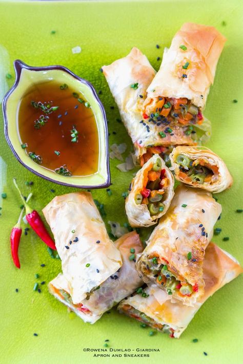 Healthy Spring Rolls, Traveling In Italy, Veggie Spring Rolls, Cooking Chinese Food, Chicken Spring Rolls, Vegetable Spring Rolls, Spring Roll Recipe, Appetizer Dishes, Spring Roll