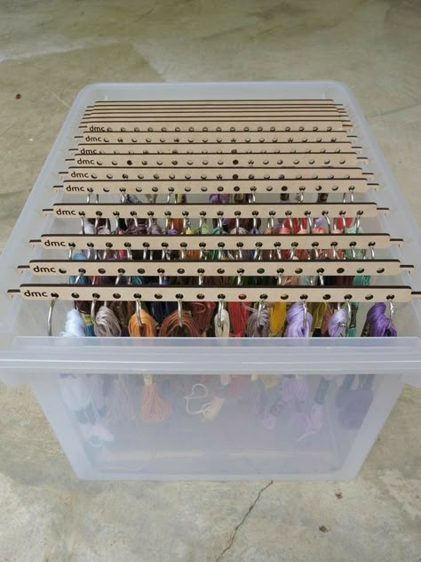 Embroidery Floss Storage, Rangement Art, Floss Organizer, Thread Organizer, Thread Organization, Craft Room Design, Thick Thread, Sewing Room Organization, Craft Room Storage