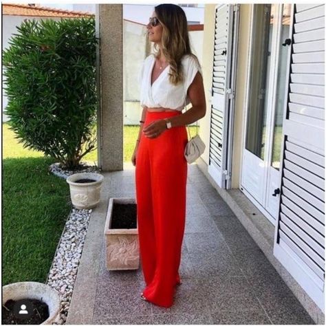 Red Color Outfits For Women, Zara Summer Outfits 2024, Speaker Outfits Women, Red White Outfits For Women, Red Trouser Outfit Women, Outfit Pantalon Rouge, How To Wear Red Pants, Red Dress Pants Outfit, Red Linen Pants Outfit