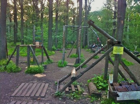 Forest Gym, Outdoors Workout, Disneyland Star Wars, Backyard Obstacle Course, Outdoor Gym Equipment, Backyard Gym, Fitness Trail, Outdoor Path, Outdoor Park