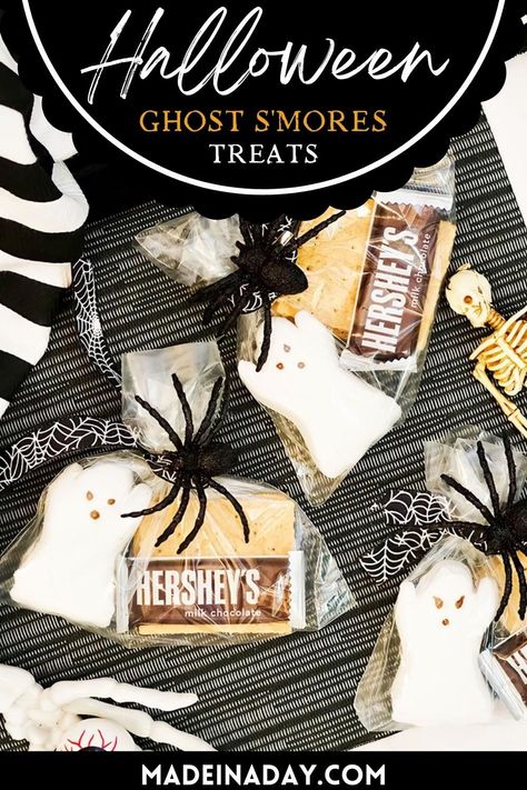 Treat your party guests or trick-or-treaters with these delicious Halloween smores kit bags! These adorable ghost treats are super easy to make and only require a few ingredients! ghost smores, smores kit, smores favors, smores gift Ghost Smores Kits, Ghost Smores Kit, Halloween Party Smores Bar, Smores Board Halloween, Halloween Party Party Favors, Individual Smores Kits Diy, Diy Class Halloween Treats, Ghost Peeps Smores, Ghost Marshmallow Treats