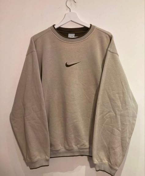 Sweatshirt Ootd, Sweatshirts Aesthetic, Nike Trackpants, Nike Casual, Vintage Nike Sweatshirt, Ootd Instagram, Aesthetic Sweatshirt, Cute Nike Outfits, 90s Sweatshirt