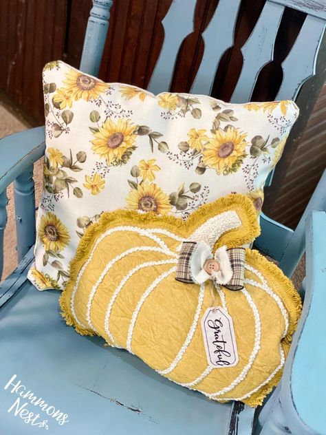 DIY Fall Pillows from Placemats & Napkins Hammons Nest, Hobby Lobby Fall, Fall Pillow Cover, Pumpkin Pillows, Fall Pillows, Glass Pumpkins, Diy Pumpkin, Pumpkin Crafts, Diy Pillows