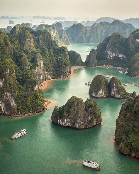 Usa Vacation Destinations, Halong Bay Vietnam, Vietnam Holidays, Summer Vacation Destinations, World Most Beautiful Place, Backpacking Asia, Ha Long, Halong Bay, Future Travel