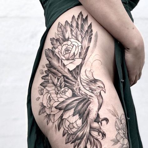 ꧁𝑨𝒏𝒏𝒍𝒊𝒆 𝑾𝒊𝒍𝒍𝒎𝒂𝒏𝒏 𝑷𝒆𝒕𝒆𝒓𝒔𝒆𝒏꧂ on Instagram: "Fantasy, feminine Phoenix🌹🌹 #phoenix #tattoo #phoenixtattoo #harrypotter #harrypottertattoo #hptattoo #ink #phoenixart #hip #hiptattoo #legtattoo #flowertattoo #femininetattoo" Harry Potter Hip Tattoo, Bird Tattoo On Hip, Rising Phoenix Tattoo Feminine Hip, Phoenix Leg Tattoo For Women, Phoenix Thigh Tattoo For Women, Neo Traditional Phoenix Tattoo, Harry Potter Leg Tattoos, Bird Hip Tattoo, Phoenix Tattoo Thigh