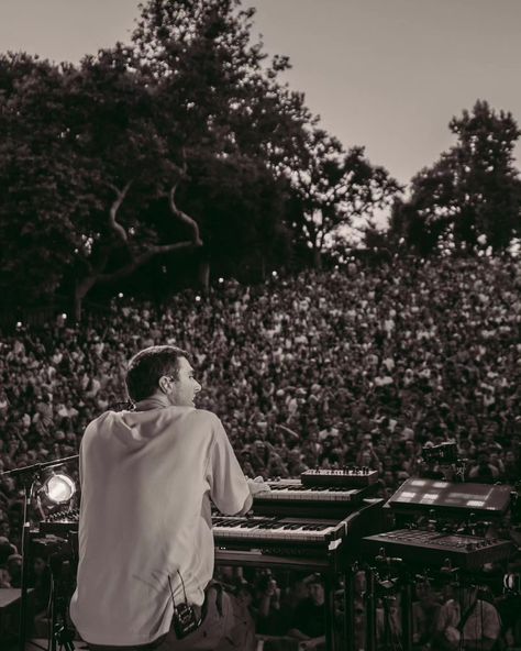 Who's ready for Fred again tonight at LA Memorial Coliseum??? Some clips from his last show in Berkeley 🔥🔥 #fredagain #frostamphitheater #drumnbass #losangeles #stanford Fred Again Aesthetic, Laptop Photos, Fred Again, Drum N Bass, Artist Wall, Concert Photography, Music Wallpaper, Black And White Portraits, 2024 Vision