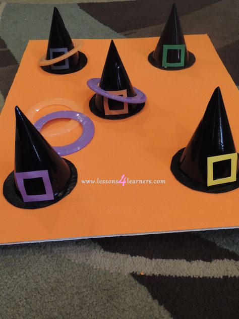 Witch Hat Ring Toss, Preschool Halloween Games, Kindergarten Halloween Party, Autumn Preschool, Halloween Lesson Plans, Halloween Classroom Decorations, Halloween Lesson, Fun Halloween Games, Halloween Class Party