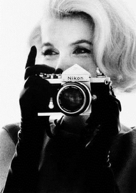 Celebrities as Photographers – Interesting Photos Show Famous People With Their Nikon F Cameras ~ vintage everyday Klasik Hollywood, Fotocamere Vintage, Bert Stern, Photos Rares, Jane Russell, Gene Kelly, Mae West, Vintage Versace, Milla Jovovich