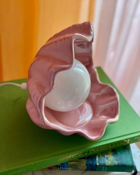 Danish Aesthetic Bedroom, Clamshell Lamp, Pearly Interiors, 80s Lamp, Apartment Lamps, Danish Aesthetic, Pink Lamp, Shell Lamp, House Redesign