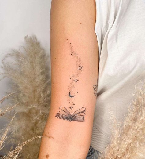 Introvert Tattoo, Bookworm Tattoo, Hairstyles Dreads, Writer Tattoo, Book Inspired Tattoos, Reading Tattoo, Self Tattoo, Braids Short, Bookish Tattoos