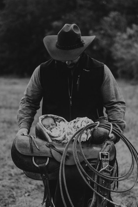 Western Newborn Pictures, Western Baby Pictures, Newborn Cowboy, Baby Announcement Pictures, Baby Pictures Newborn, Newborn Family Photos, Western Babies, Baby Planning, Newborn Baby Photos